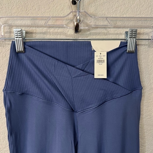 NWT Aerie Offline Sky Blue Super Flare Crossover Leggings size medium - Picture 3 of 6